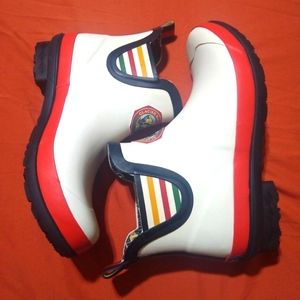 Limited edition Pendleton national park rain boots.
